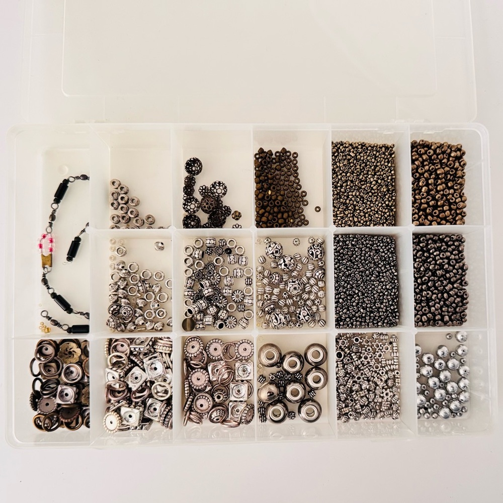 1000+ Bead Collection Silver Gold Beads & Spacers for Jewelry Crafts + Organizer